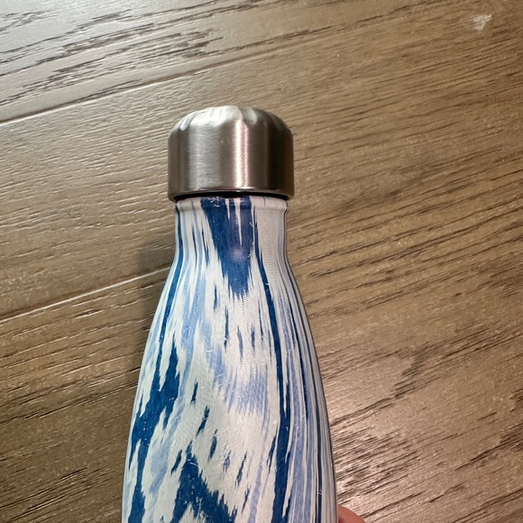 FREE with any purchase Swell Stainless Steel Water Bottle 16oz - Picture 3 of 3